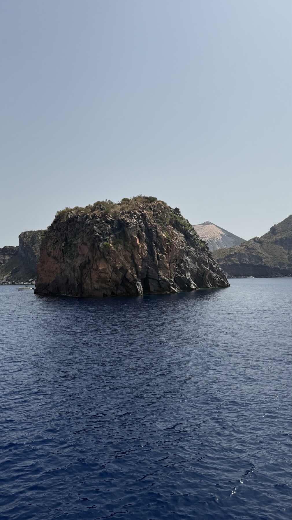 Salina - Vulcano_EC8D4388-E0E5-42C3-8D2E-2ACFFAB1762B