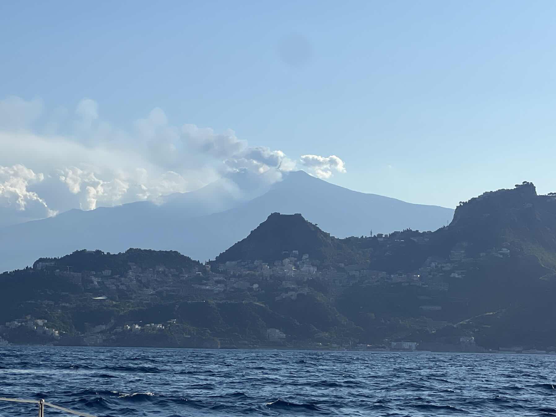 Under smoking Etna_D2AFC5EC-5F0E-499F-9AFC-8BCBFE067D5E