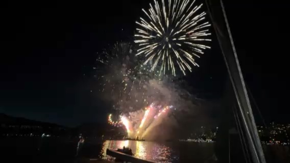 Fireworks!_063CB319-1740-4D95-9F63-5FBCB25368E7