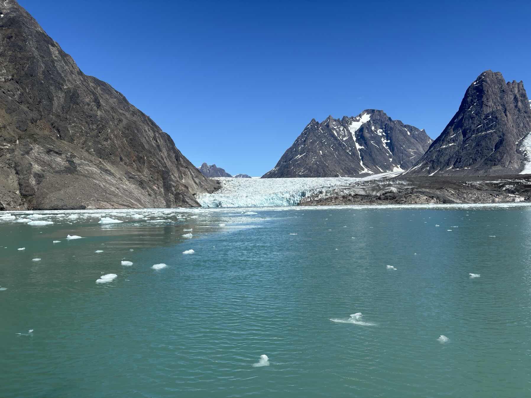 To Evighedsfjorden _371B34D7-61F2-41C1-B241-CD92921AD4DC