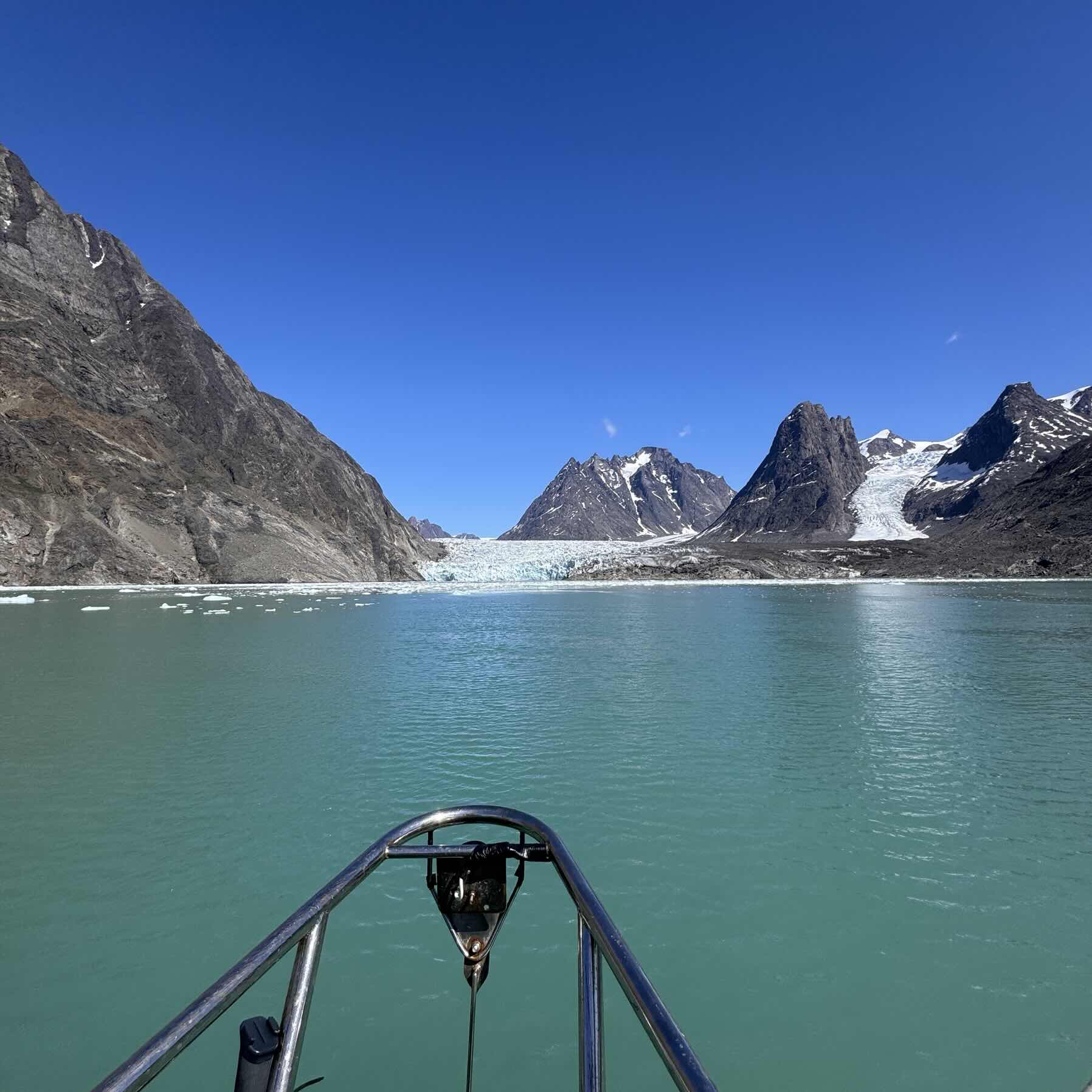 To Evighedsfjorden _AA7D1182-4B79-468B-90DD-AED9DE20EFDE