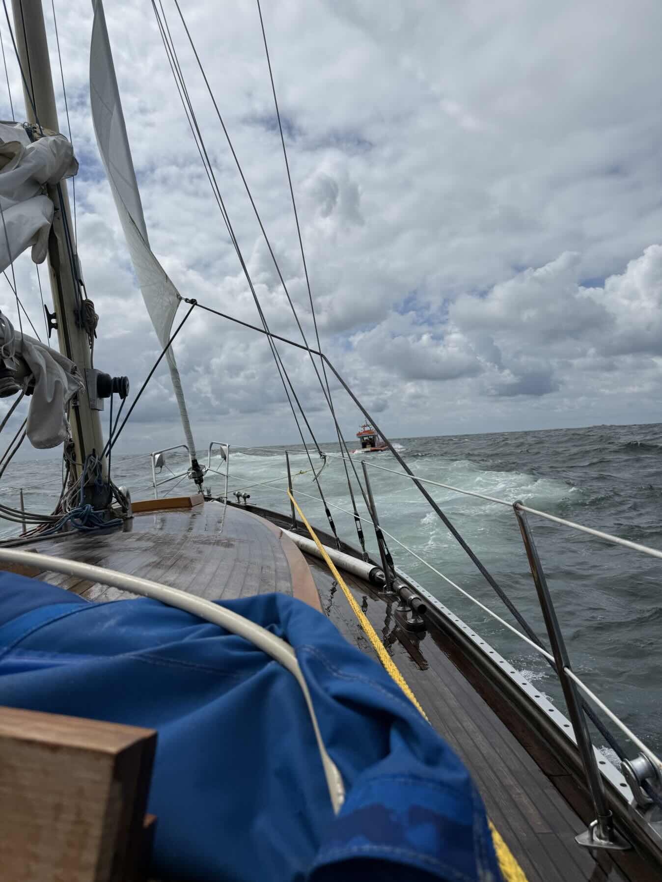 Broken rudder. Thx KNMR for the tow back to IJmuiden. _DC0F88AA-0815-474B-9A6F-19EDE563F4F9