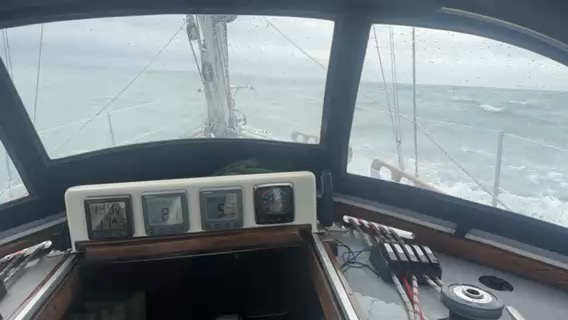 Sail beats motor _71ECA1B5-71EC-49BD-BEE6-6B009EDF59ED