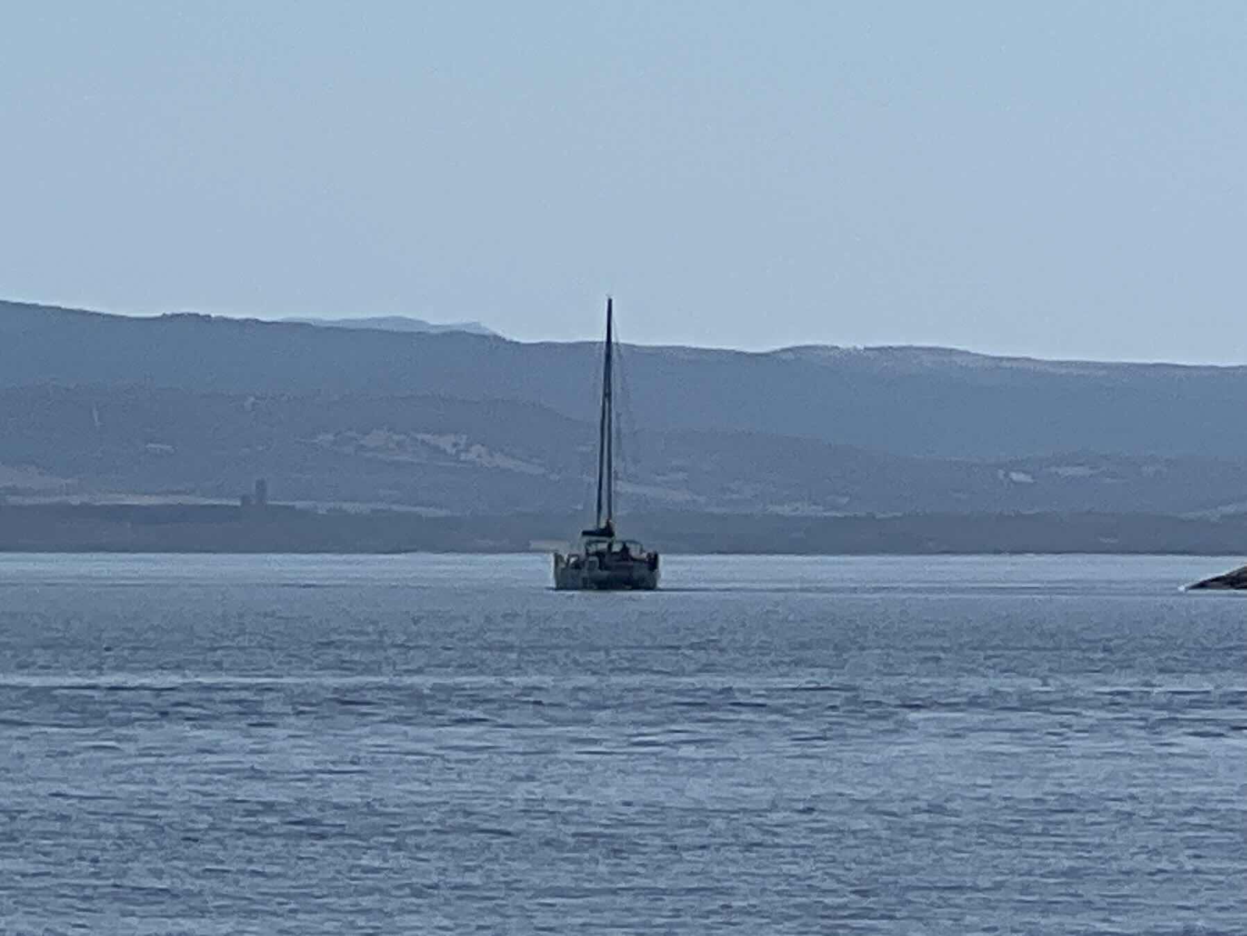 Close haul to marina_08E51EF3-1D79-447D-84D5-AB986EAC7536