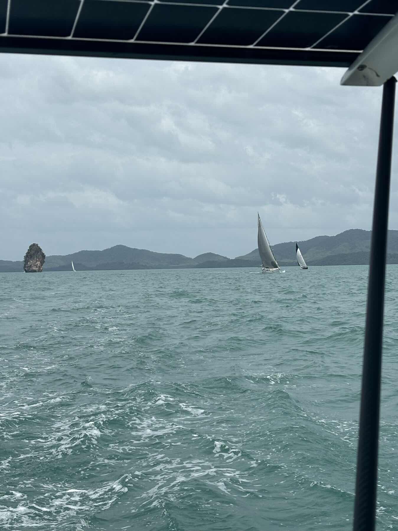 Race 1 Thailand_47DE7A9D-0D13-4383-A28B-5DBACF0A842C