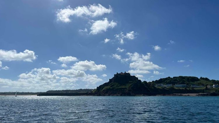 Voyage photo from A slow downwind sail against the tide