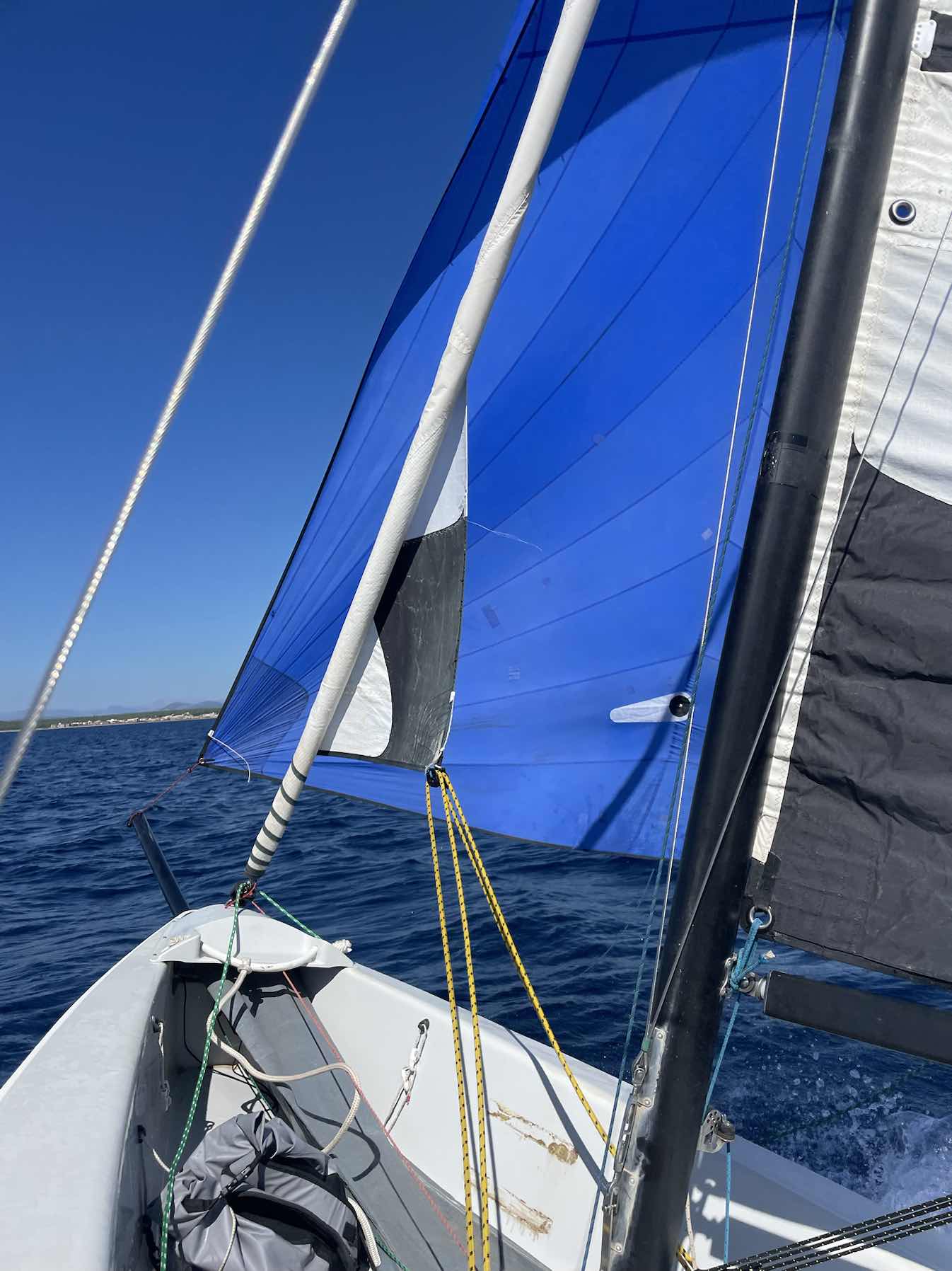 Testing the gennaker in light breeze_B9FAFBB6-3C92-4921-83F9-0A70AD76026C