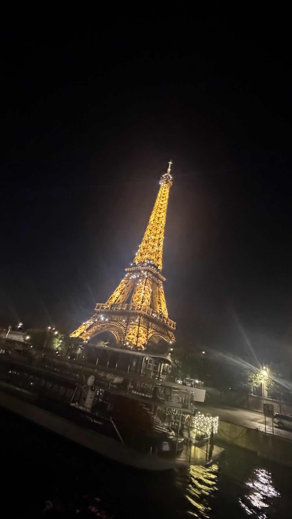Seine & the Eiffel Tower_2672A434-6998-40C9-AB89-C8F535CEFBB1