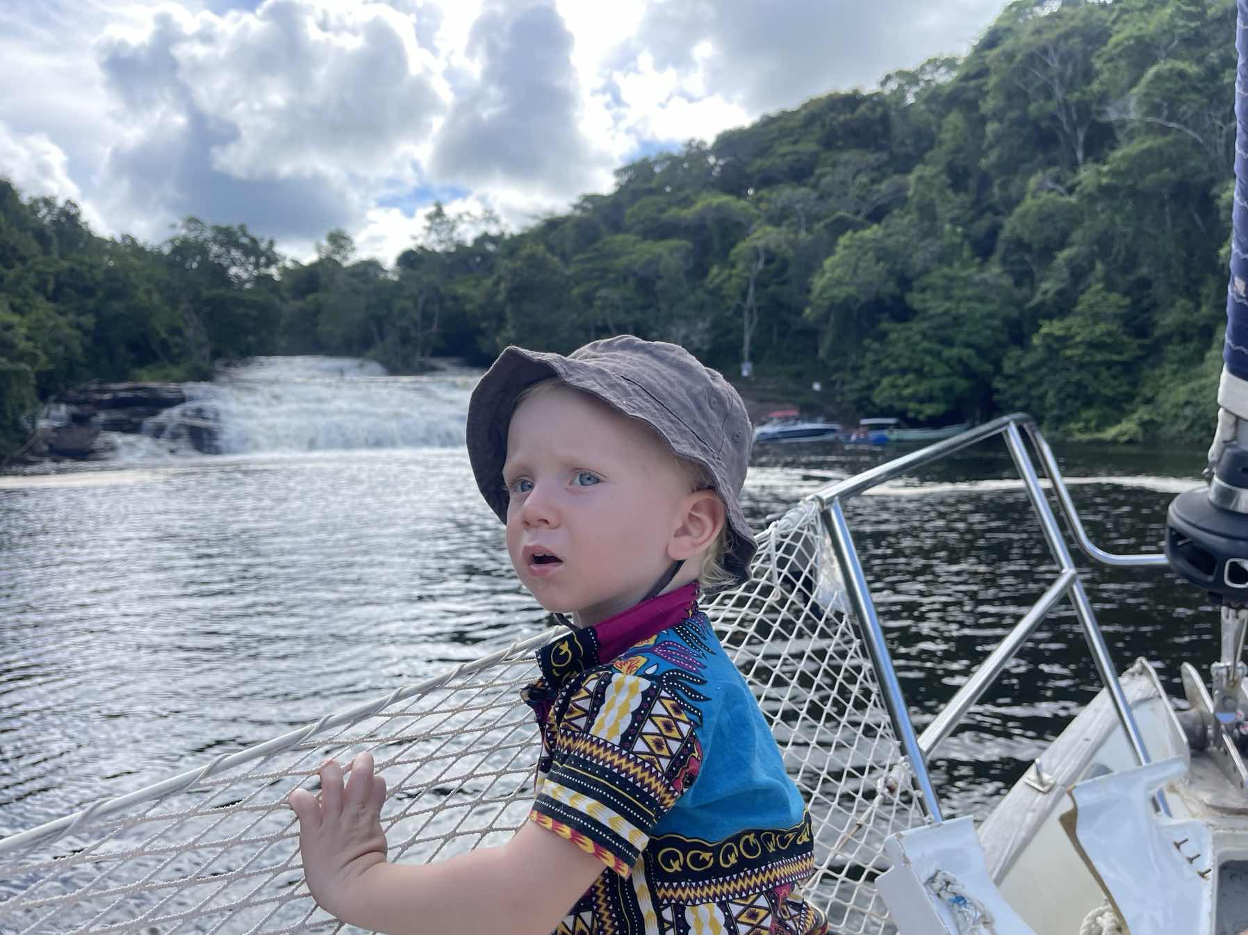 Sailing into a waterfall 🤯😬_CCCAFFCE-5E86-4E34-B23A-0F97E727F9ED