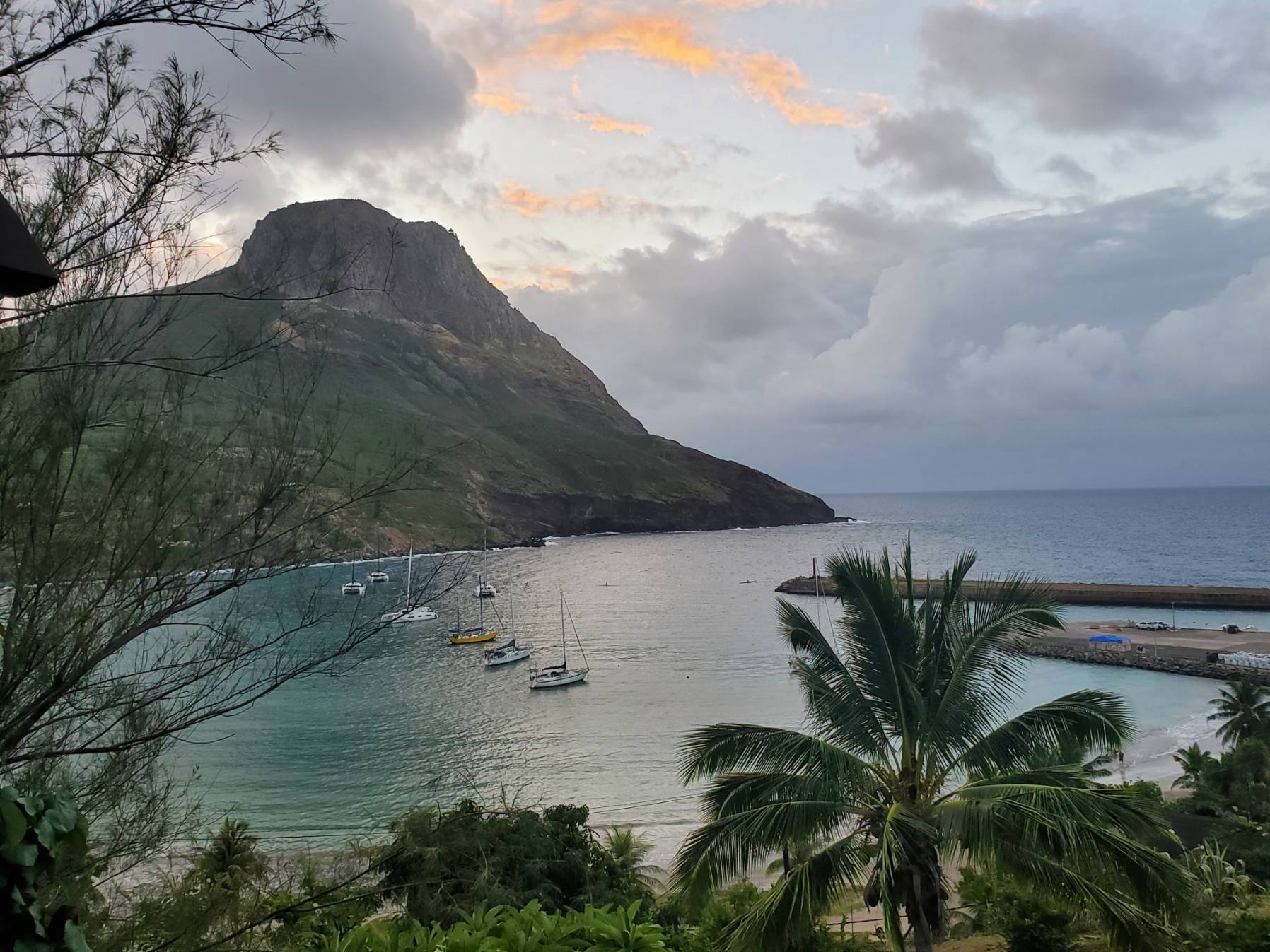 Bae Hakaotu - Hakahau Harbor, Ua Pou_FDDAFA3F-12CD-46FA-B9E2-8E87EBFA0419