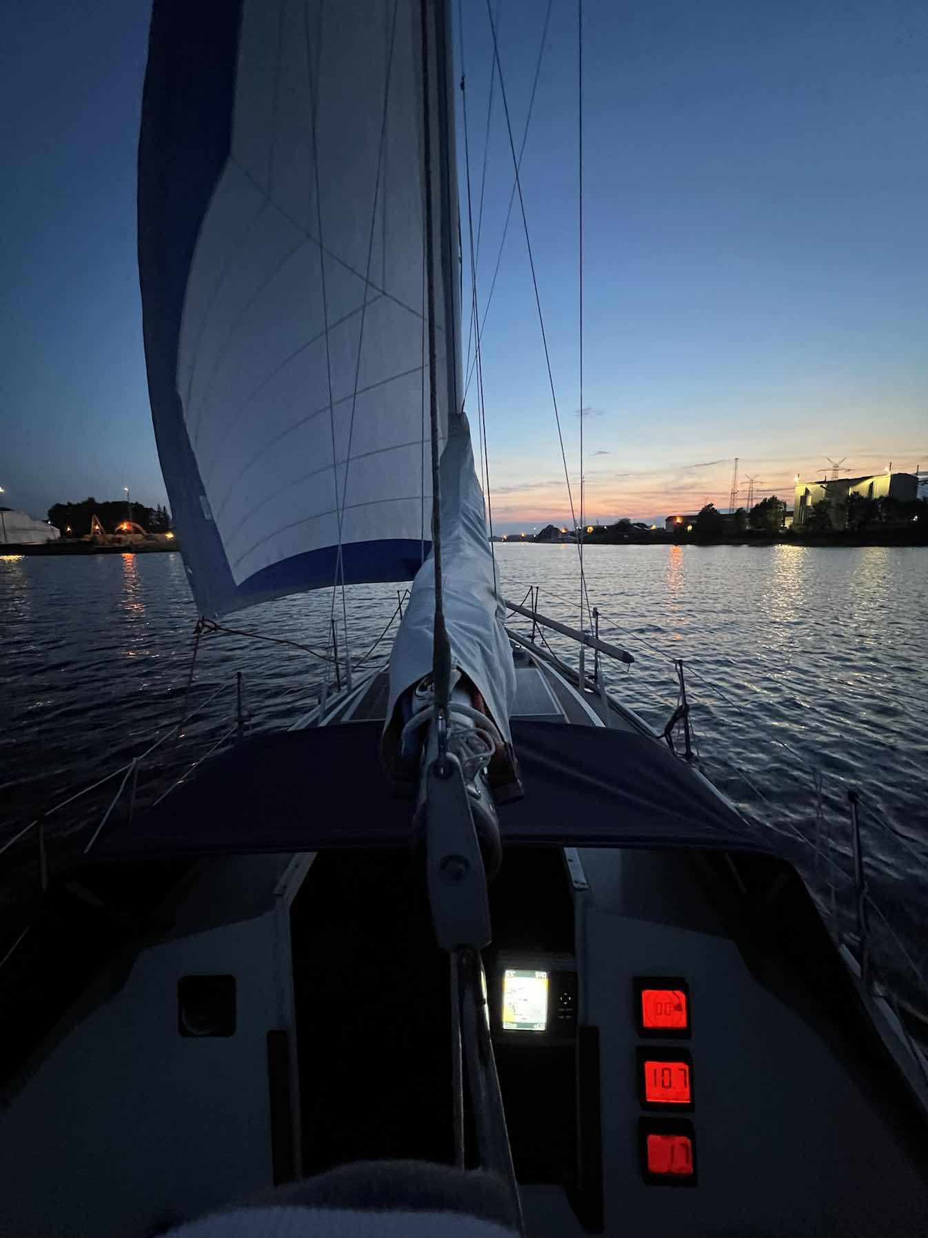 Weak wind sailing _90179179-7E28-40B9-B974-1FF96071C1FE