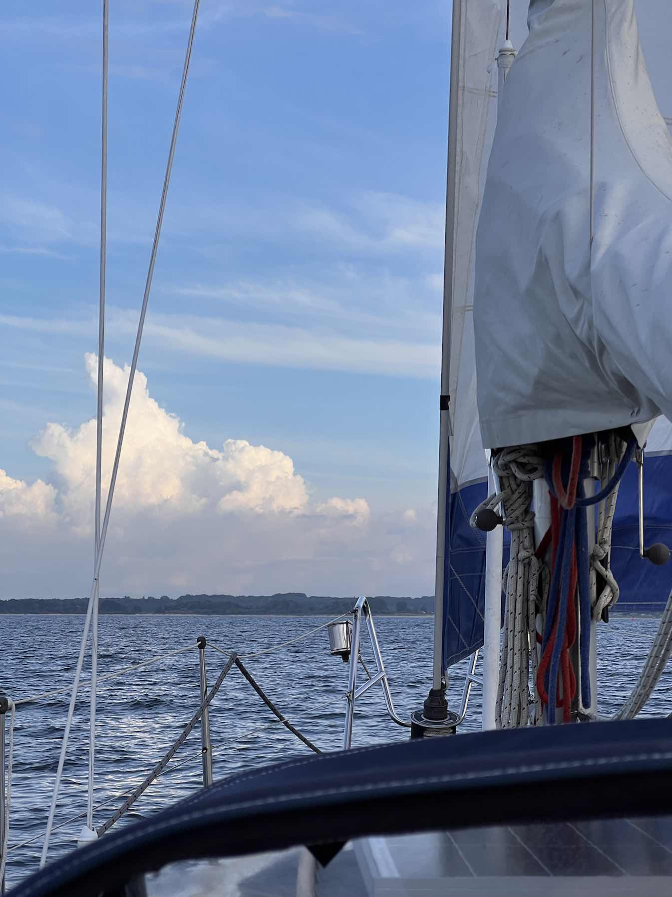 Weak wind sailing _FB916EBC-5BDD-4B58-B6AE-F40EB9B0CDB0