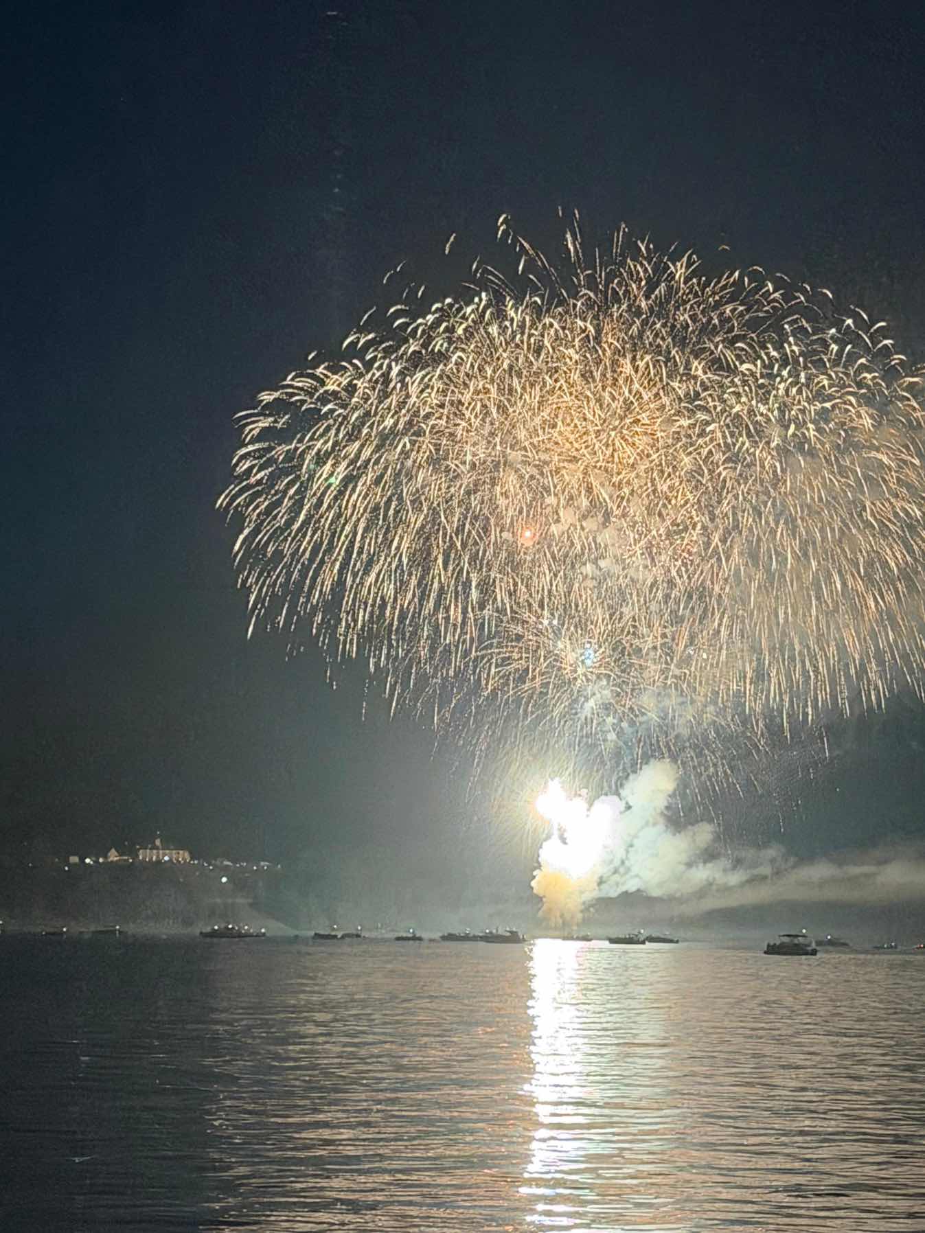 Mount Vernon Fireworks_70876B3F-A655-4626-845B-EE3CBA5C4EE9