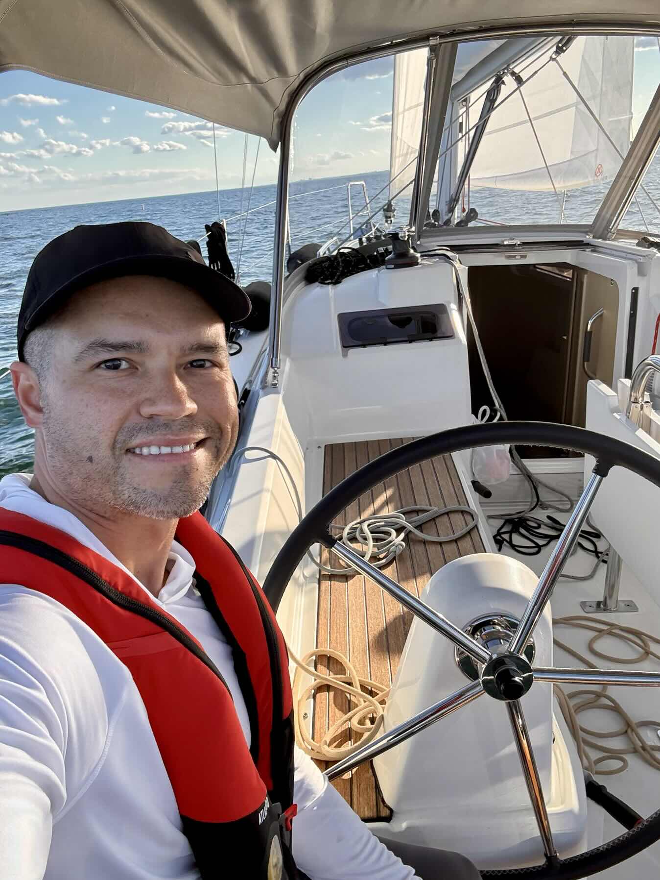 Casual Solo Sail_F229F08B-FCFE-4BBB-B5DD-52668CD686B8