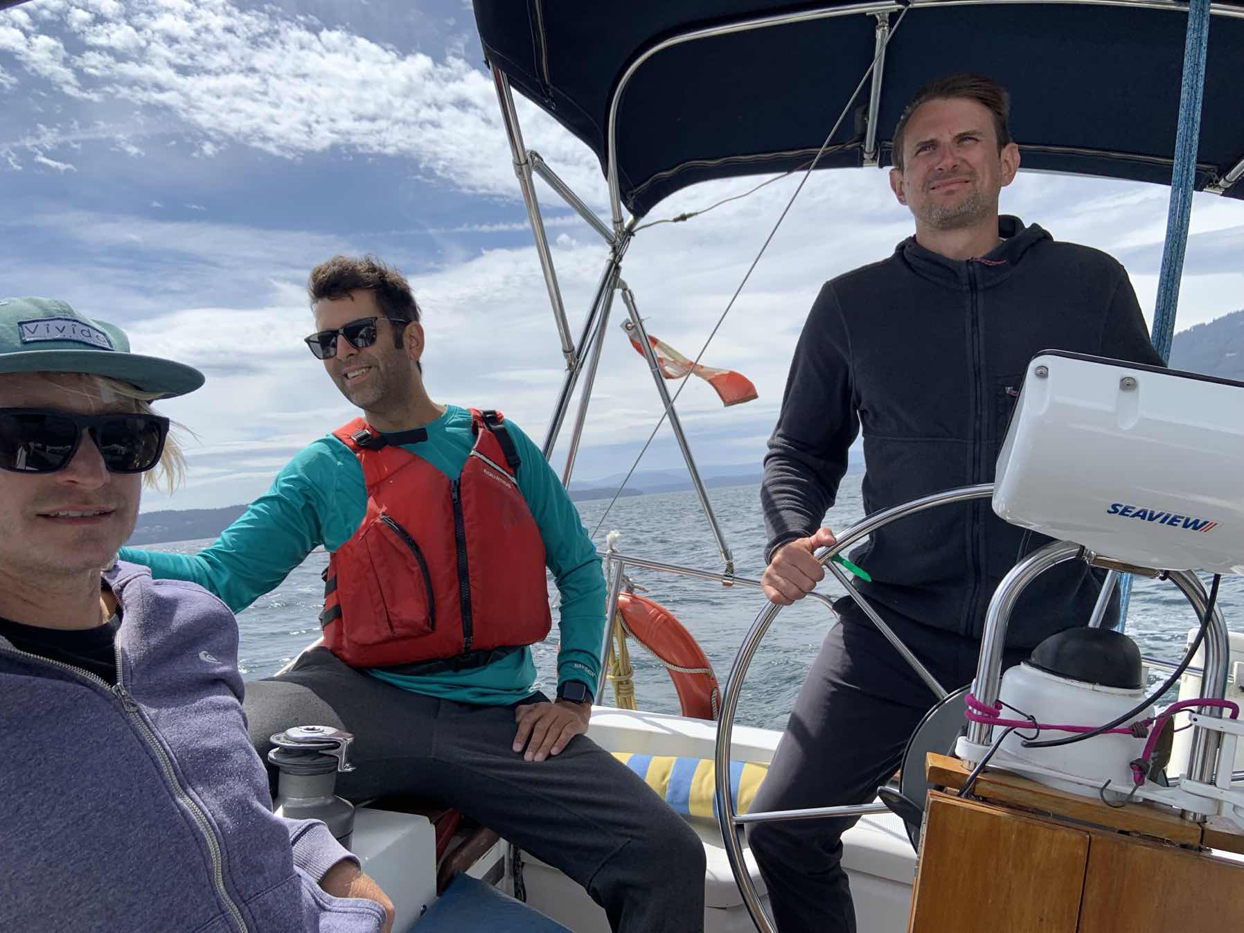 Sailing with friends_7624C7FC-295D-435B-A99F-EE9ADC0BB1D9