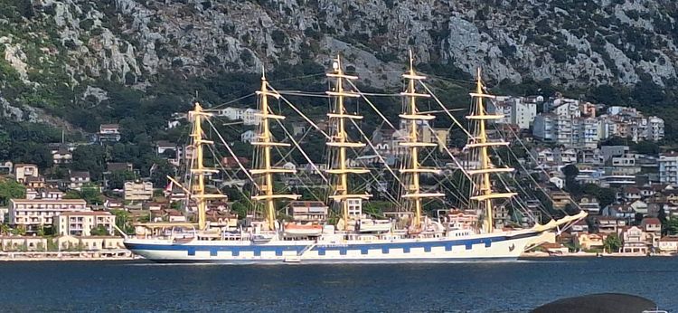 Voyage photo from Risan back to Kotor for the night !