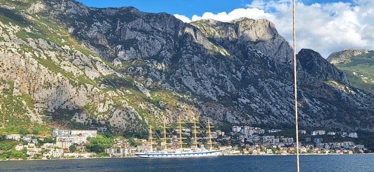 Voyage photo from Risan back to Kotor for the night !