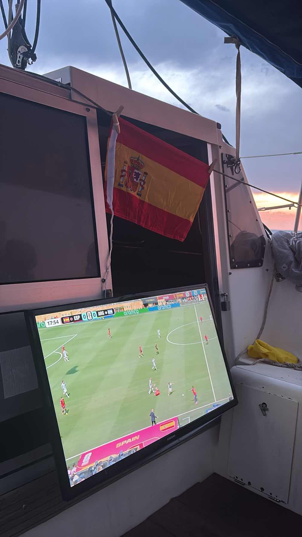 Vamos para España (Campeones del Mundo 🇪🇸❤️)_D9B89352-D18A-4378-8210-0E87E57C8704