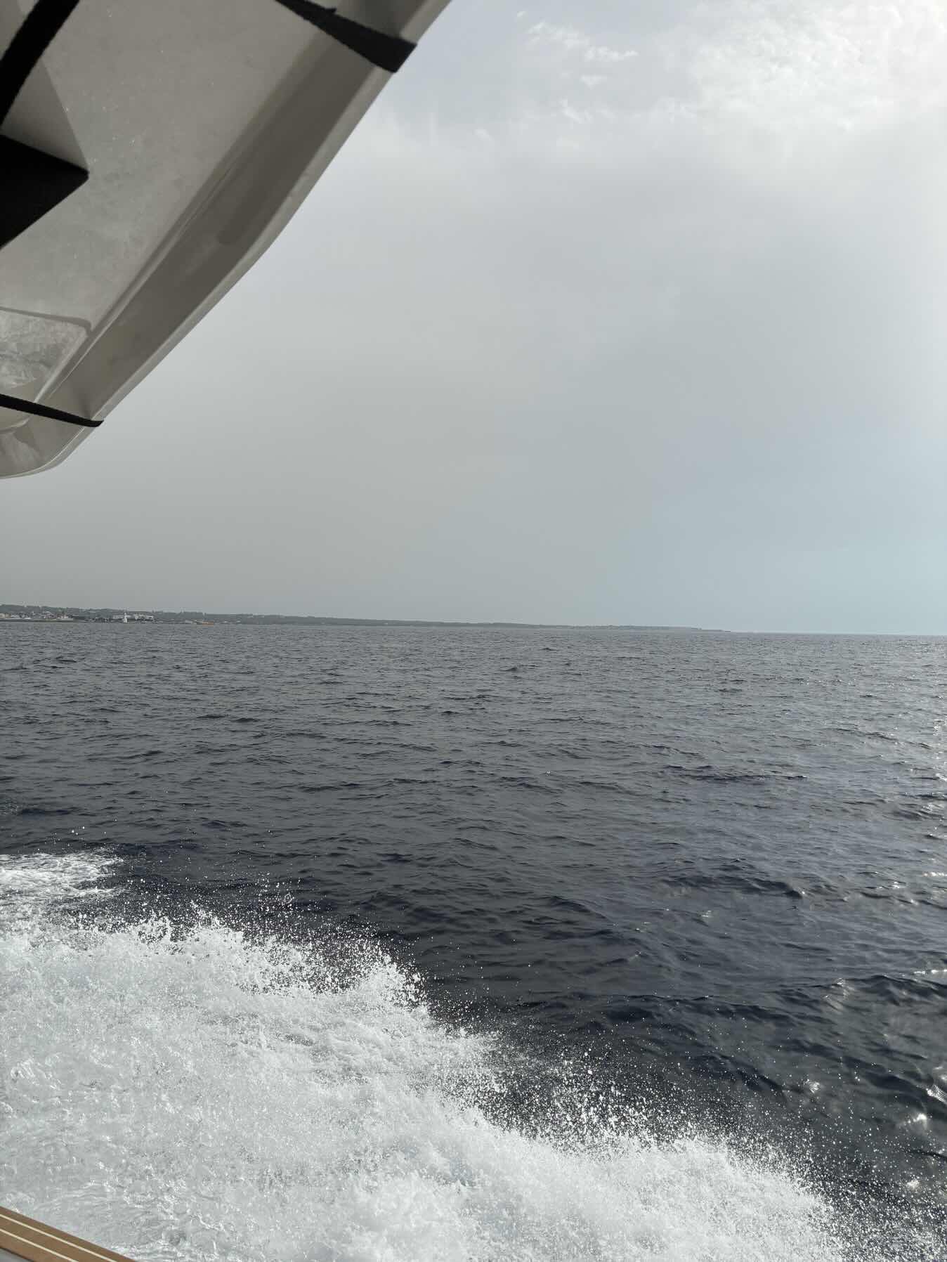 Brutal Ibiza Boat SL - charter 4 ragazze árabe_480C95FB-02EC-4C18-AC41-E66B90A025AE