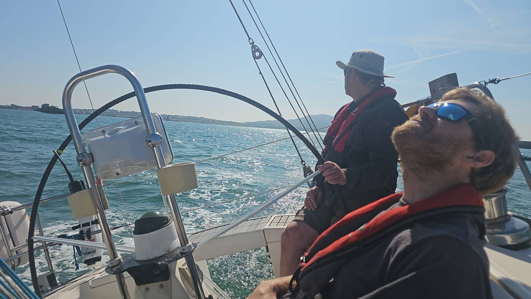 Sail after restoring halyard in the mast_EEAC9AC6-0DD0-4122-AF6B-FC67654F1609