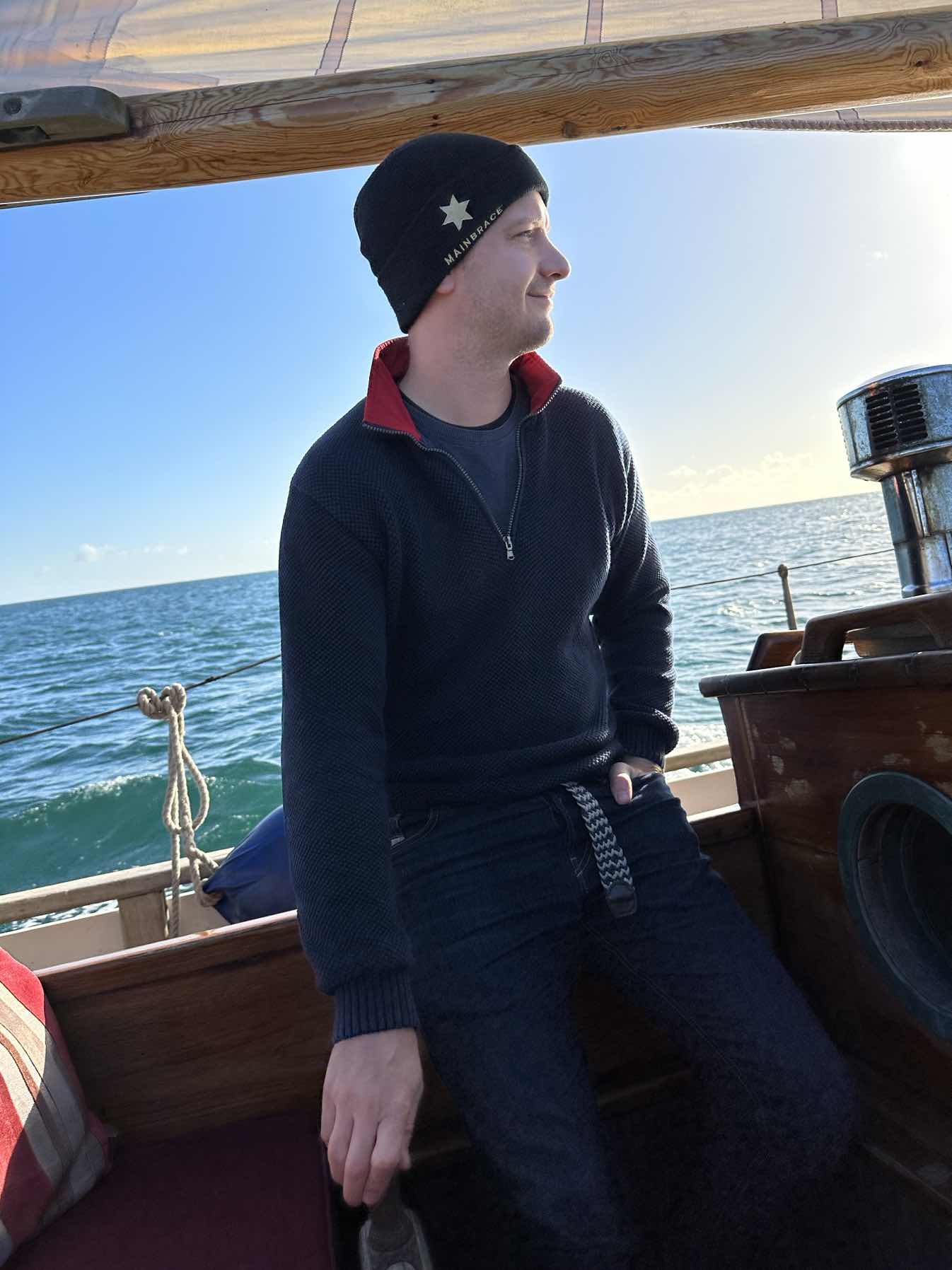 Winter Sail on Escape ❄️⛵️_BA1AE007-774E-407E-935A-723C8396A9FF