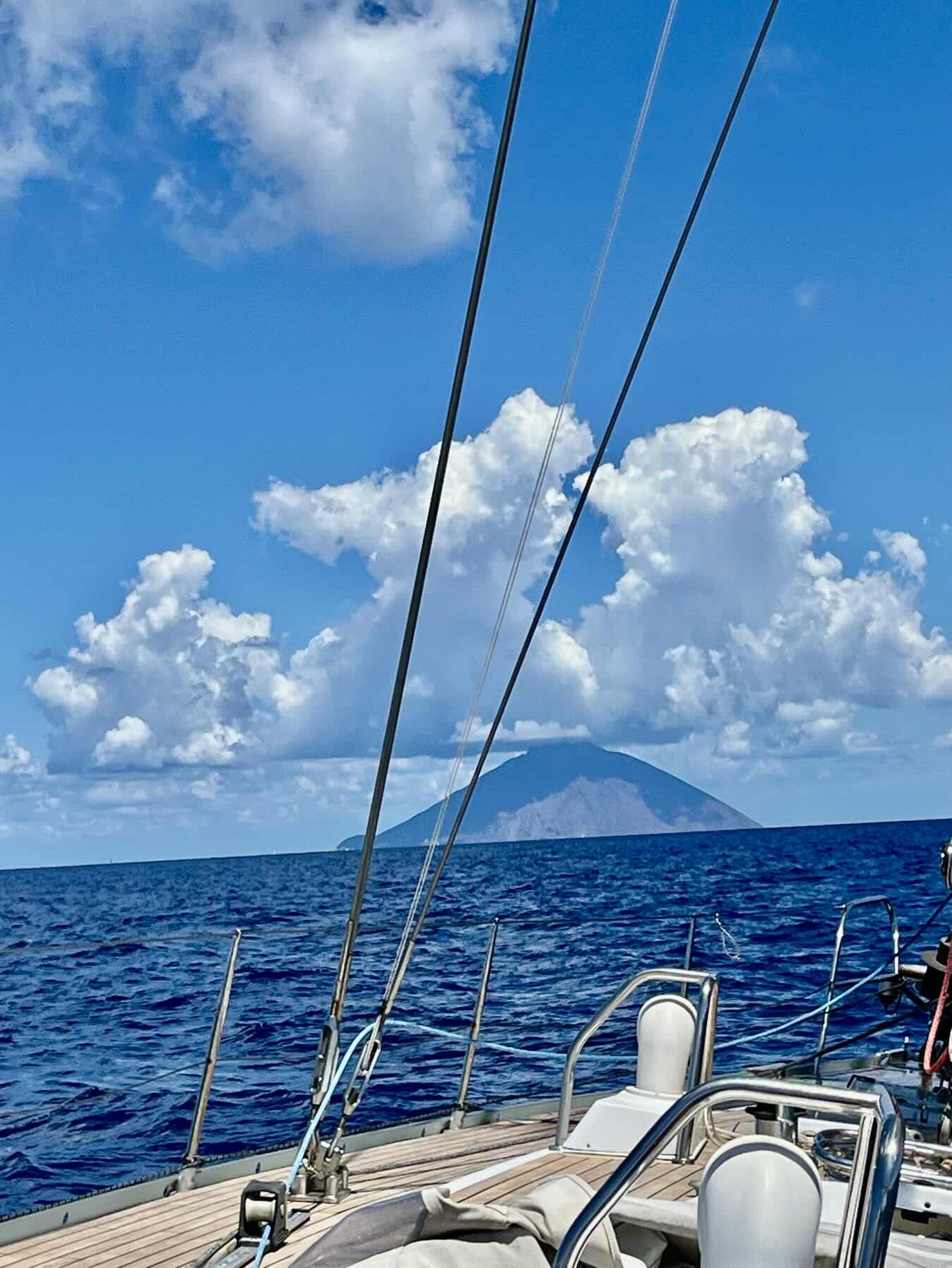 Stromboli_E7C66793-9CC8-4B36-A093-0ECE16C7AB83
