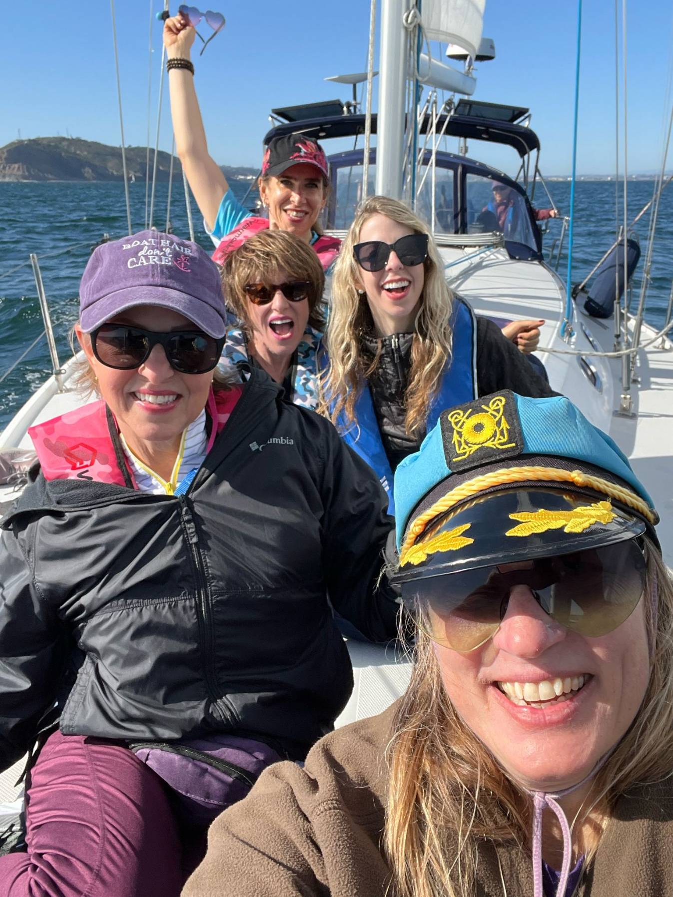 Wild wind and wet passengers on the foredeck 🤣_C9CB20B8-EA5A-486D-BEA4-F6B97BAF7231