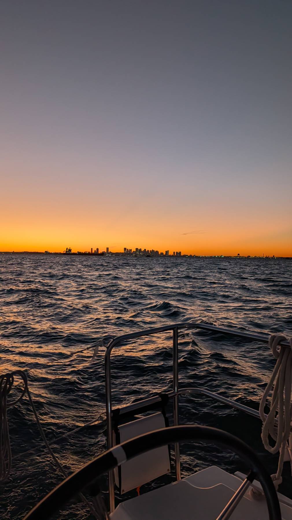 Night wind_829EB515-96B2-478F-A885-850C3E6F11AB