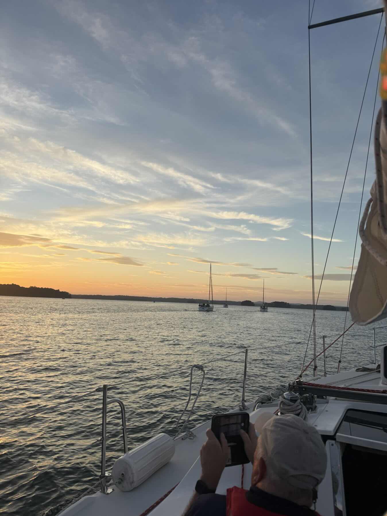 Night sail_0E24E908-D212-4313-91E6-1BDEC53E9B96