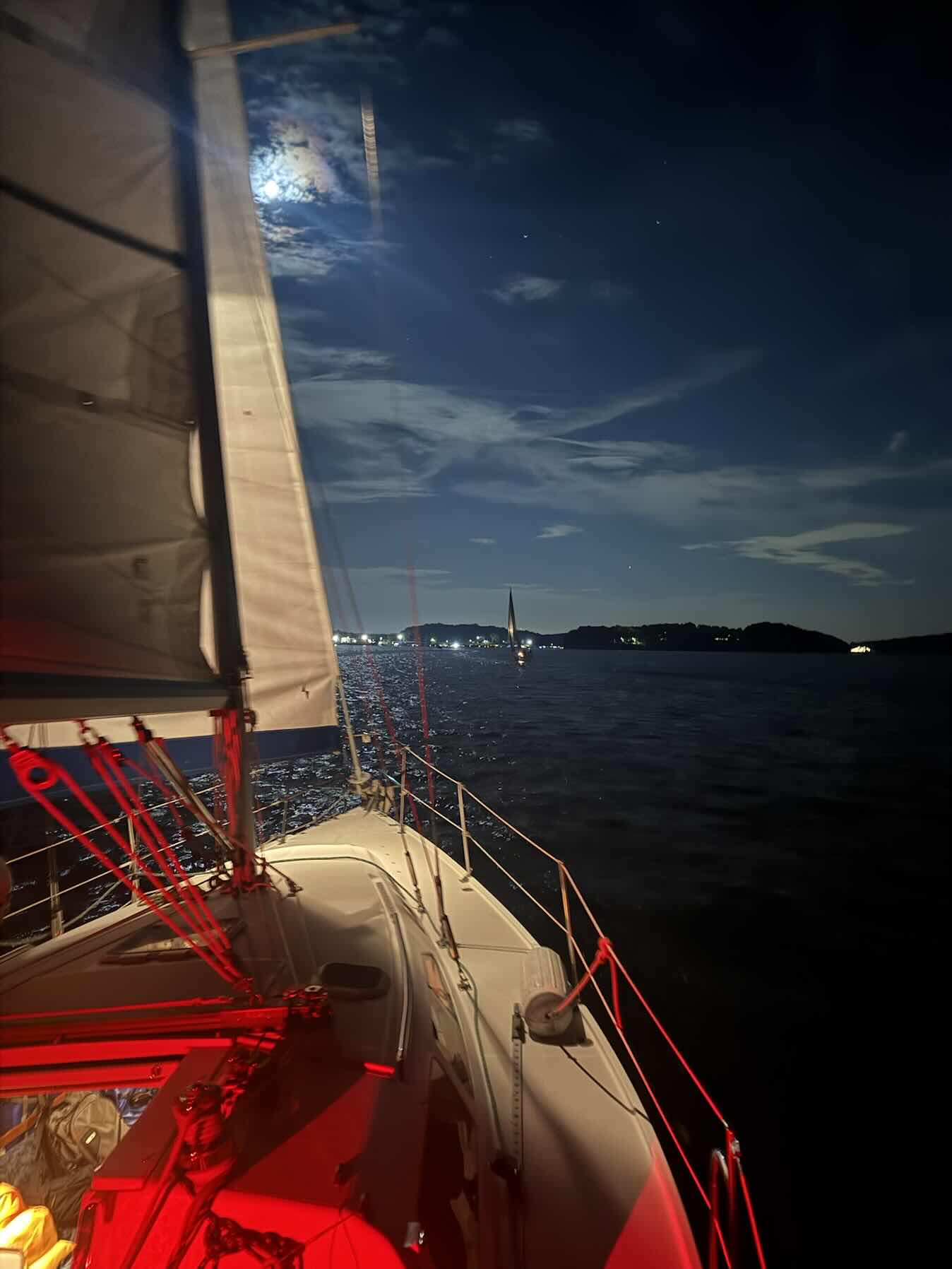 Night sail_BBEB4777-E958-4F55-A2D3-4B9F628A6EB6