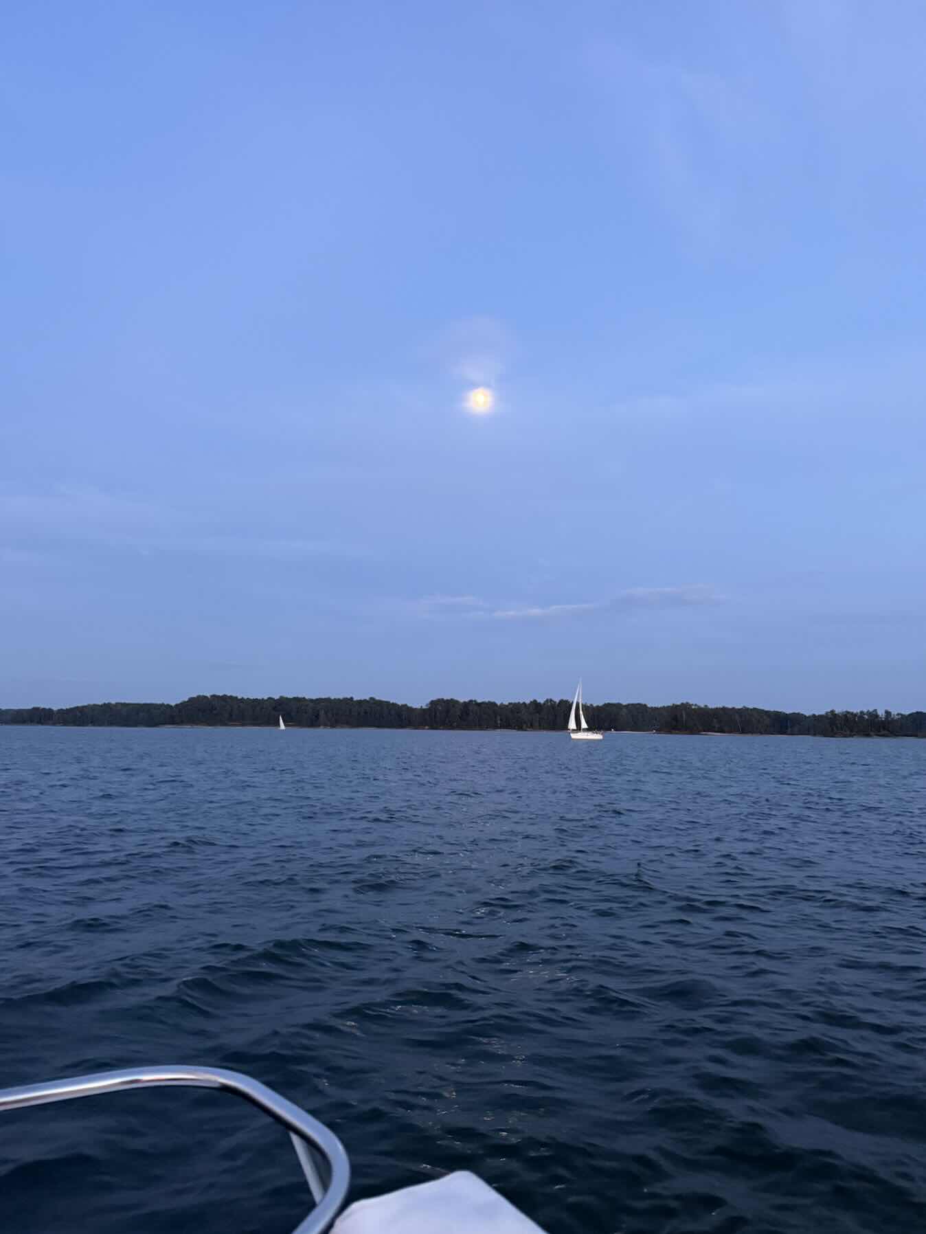 Night sail_CBE97A44-0DB3-4220-8ECB-D9A61C8B2D9D
