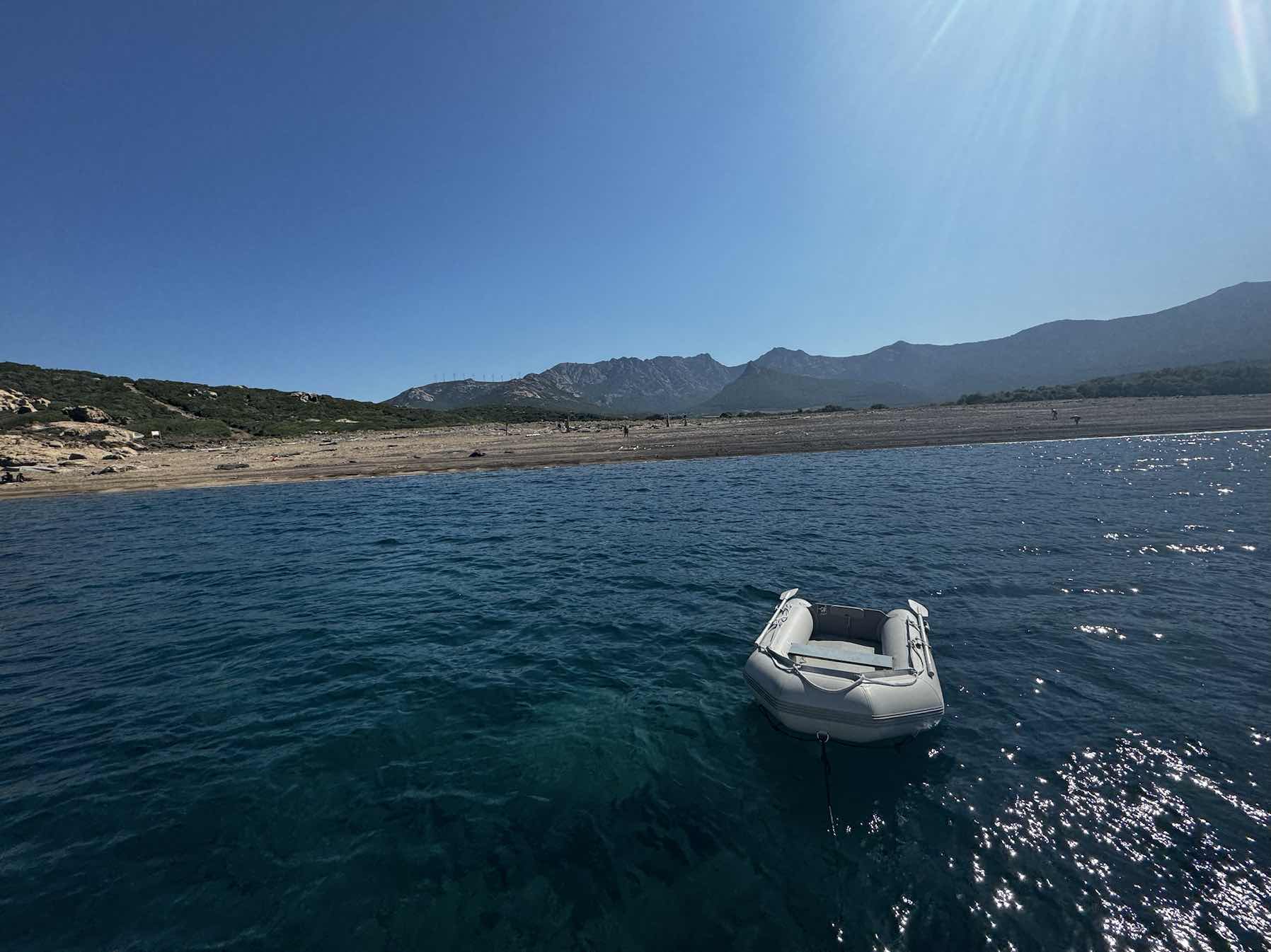 Short sail_F4193628-EDD5-4189-A3D5-2C337D4287BB