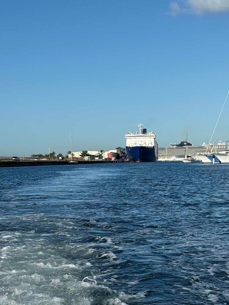 Voyage photo from Dinghy ride to do laundry