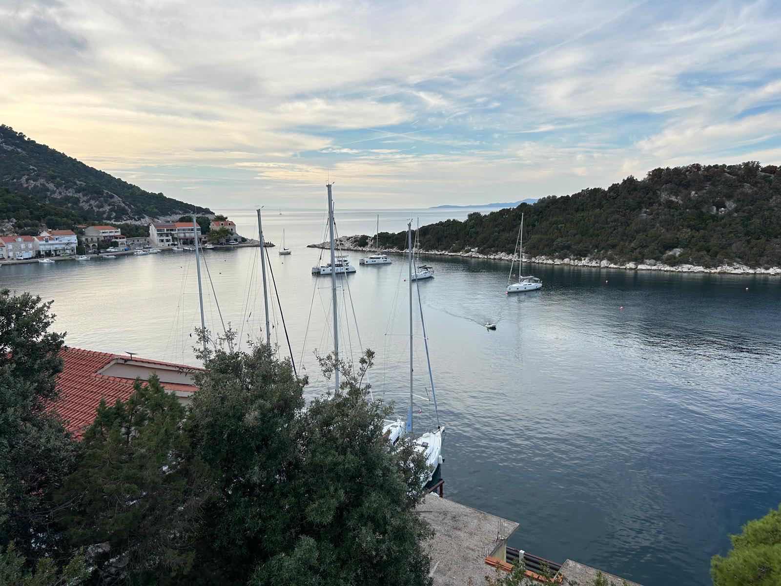 Palagruza fake. Day3. Part 2 🇭🇷🌊⛵️_1900550F-6B09-4068-A700-6A824D6354C9