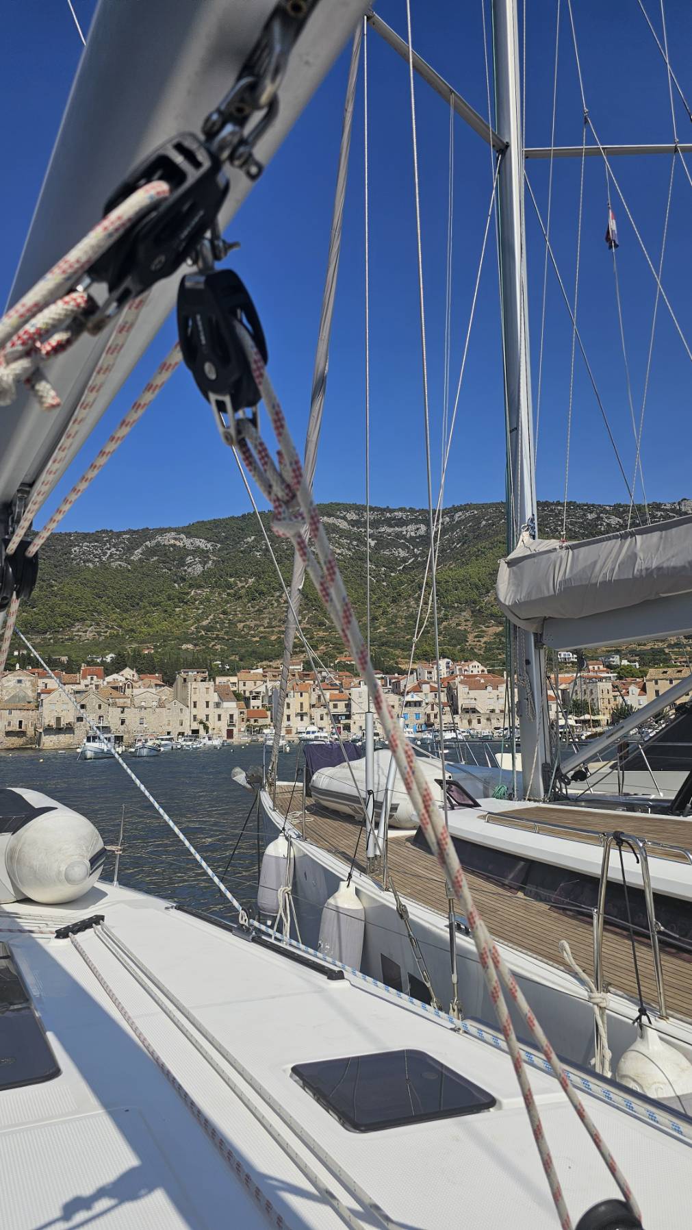 Vis Town to Komiza_35570C1C-866E-4DCB-8E22-923EC5161886