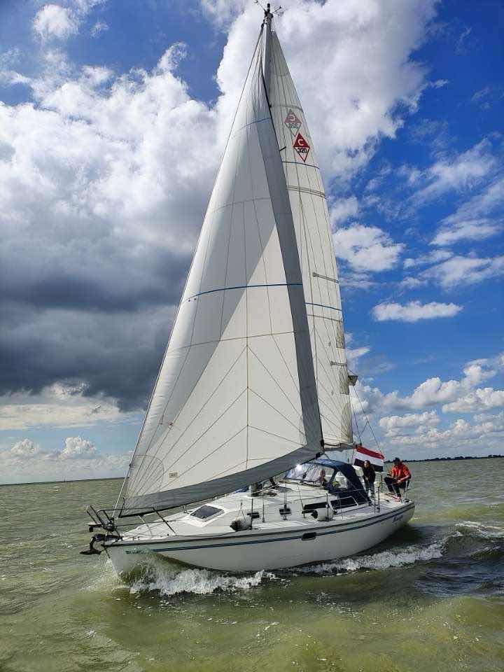 Sail on 2 boats_93994BA1-FD16-4CC9-BA7B-01D73D4BC82F