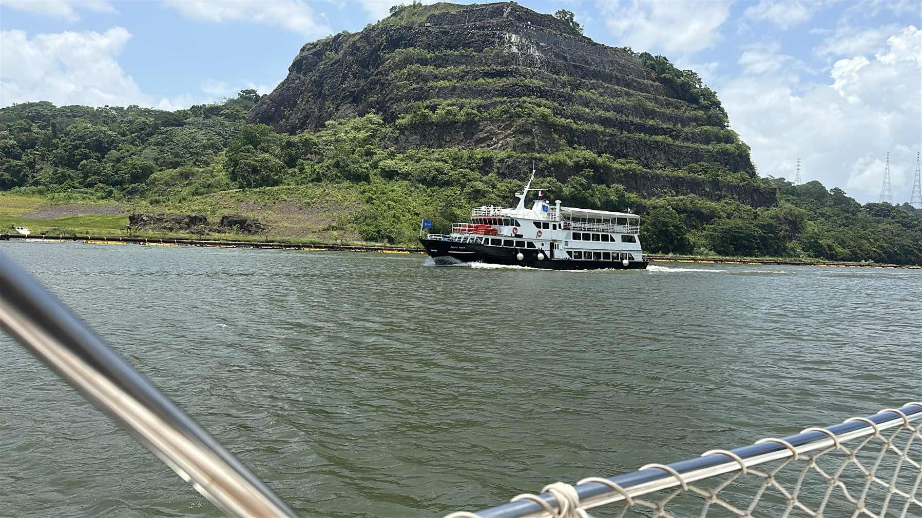 Panama Canal crossing (Day 2)_1D03839F-45EB-475F-AAE0-F19C7B9F3CFB