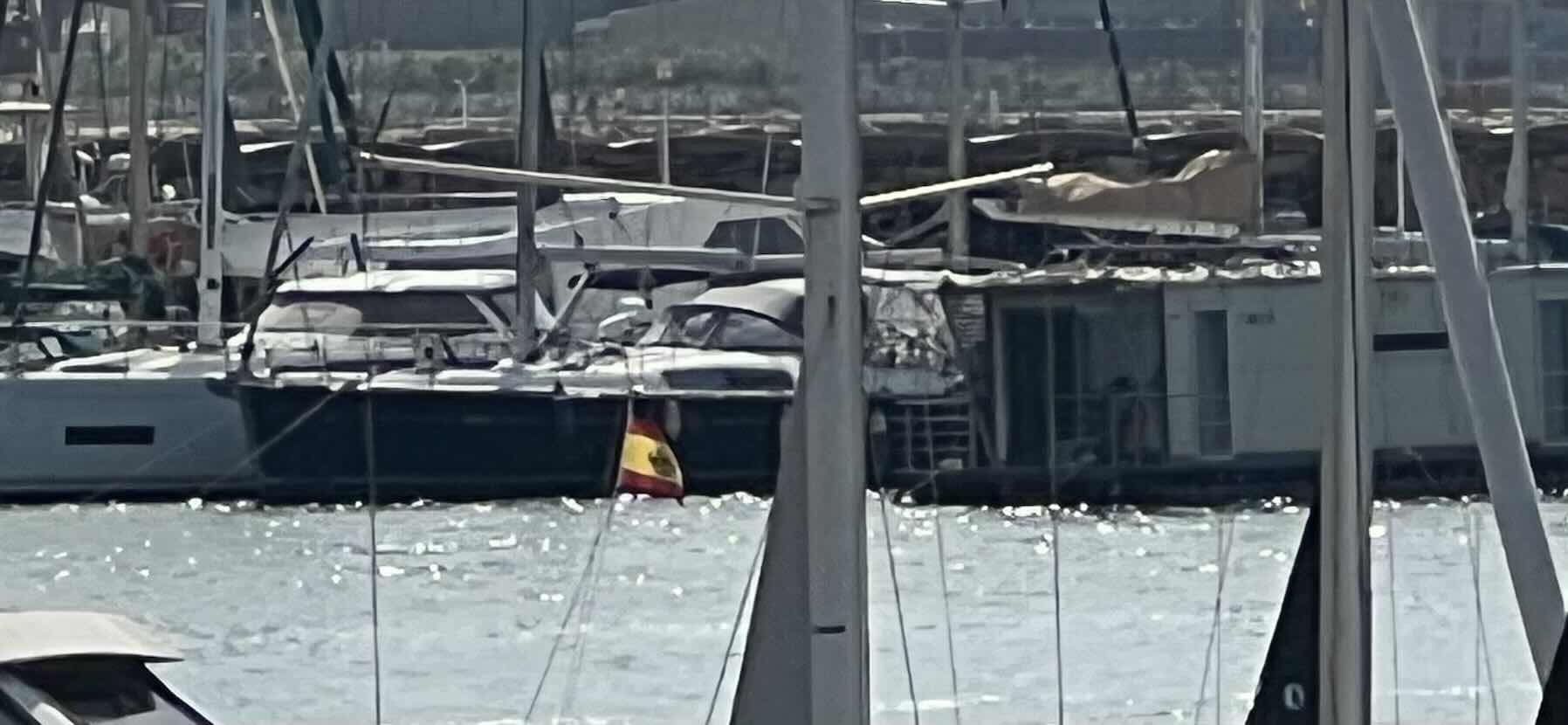Motor sail into gentle wind_14323FF1-6521-4CAE-9192-30B7BA28C0E3