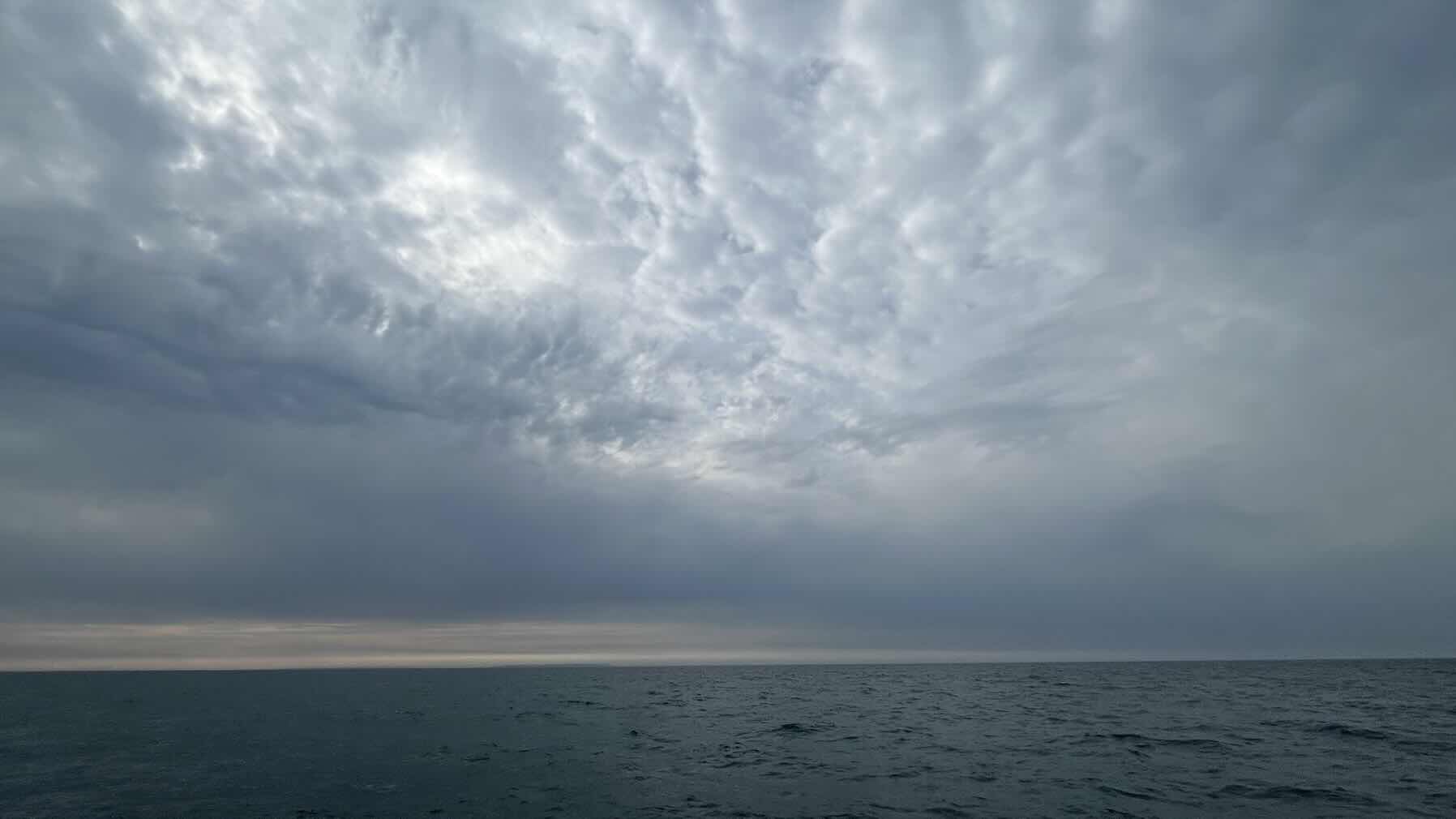 Motor sail into strong winds_FFFE6FA0-A022-495B-95A5-931CB4D2E86E