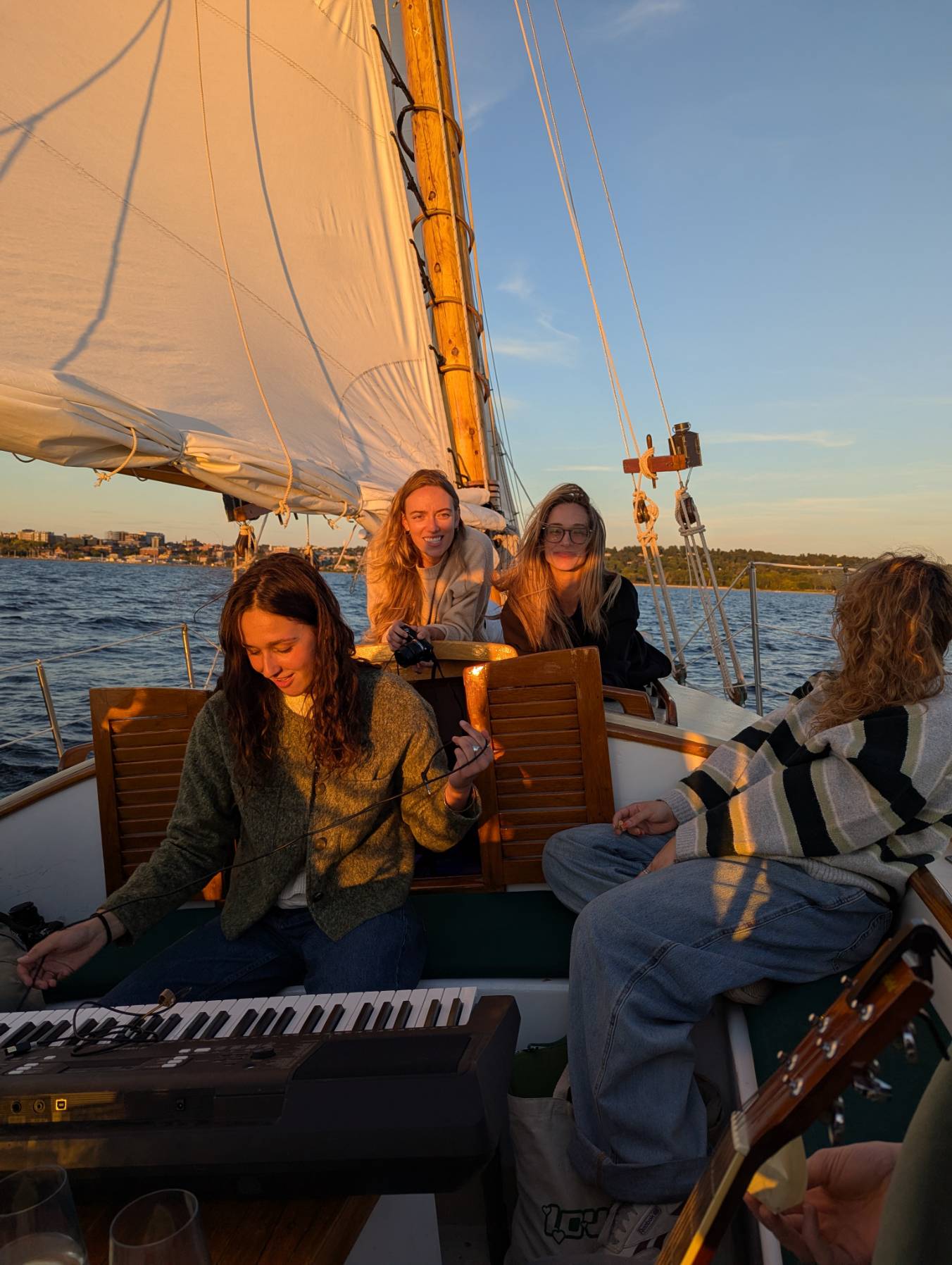 Sunset Sail_D16A2D04-3EFA-4623-8448-96192C171504
