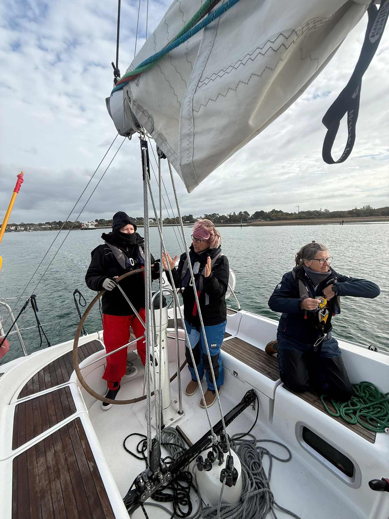 Anchor drop for a spot of lunch before the storm_7EEA919B-2B9D-4C62-A085-1DDD783FDB8C