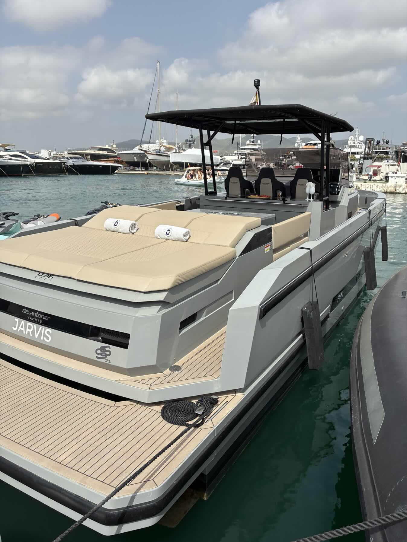 Brutal Ibiza Boat SL - charter coppia russa che vive a Dubai_1DE3828F-9B80-458F-A1BB-74FFCAC262ED