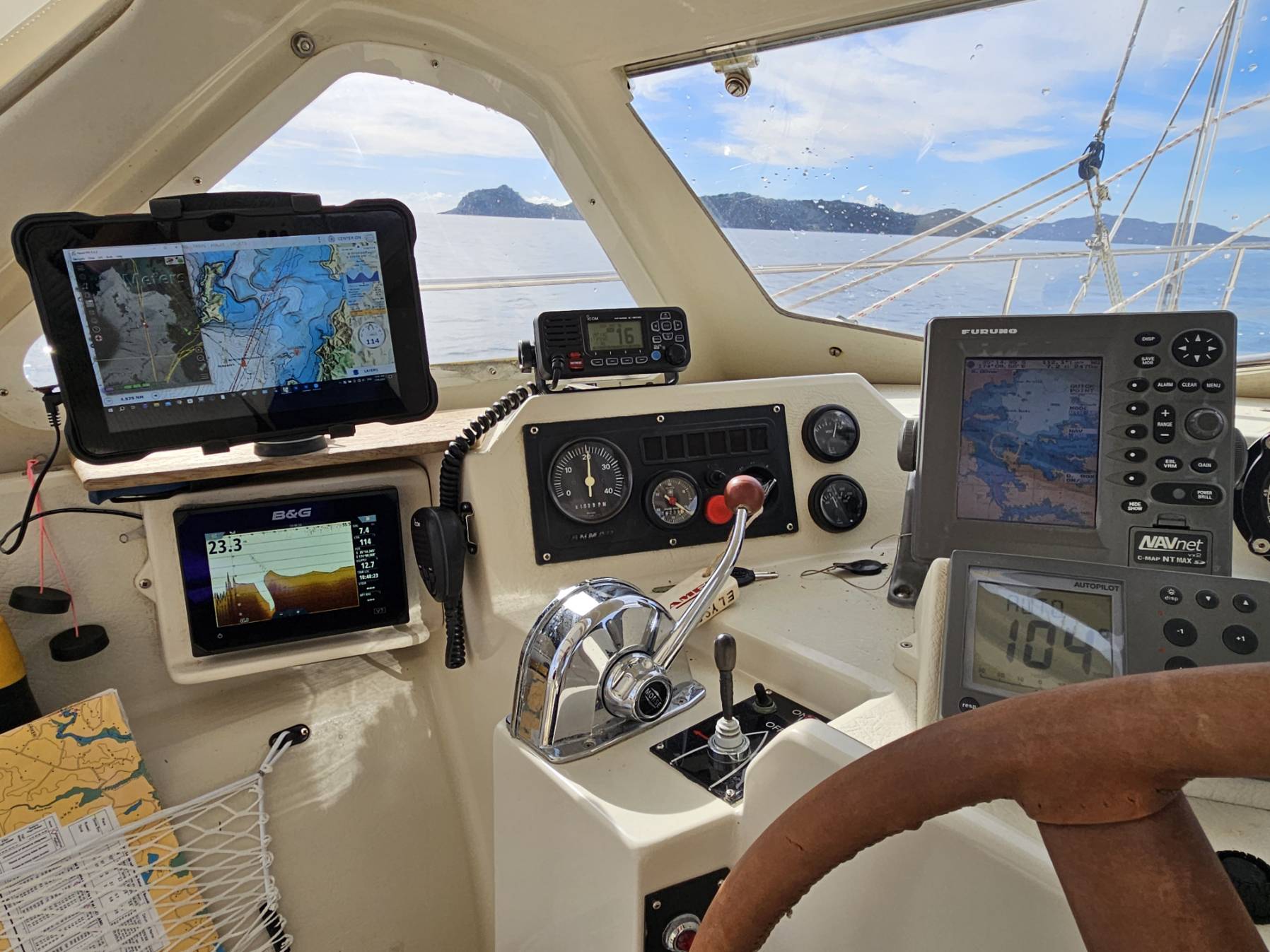 Cruising Bay of Islands_4FB0B25B-0A2C-4858-A555-1FD94F1ACB09