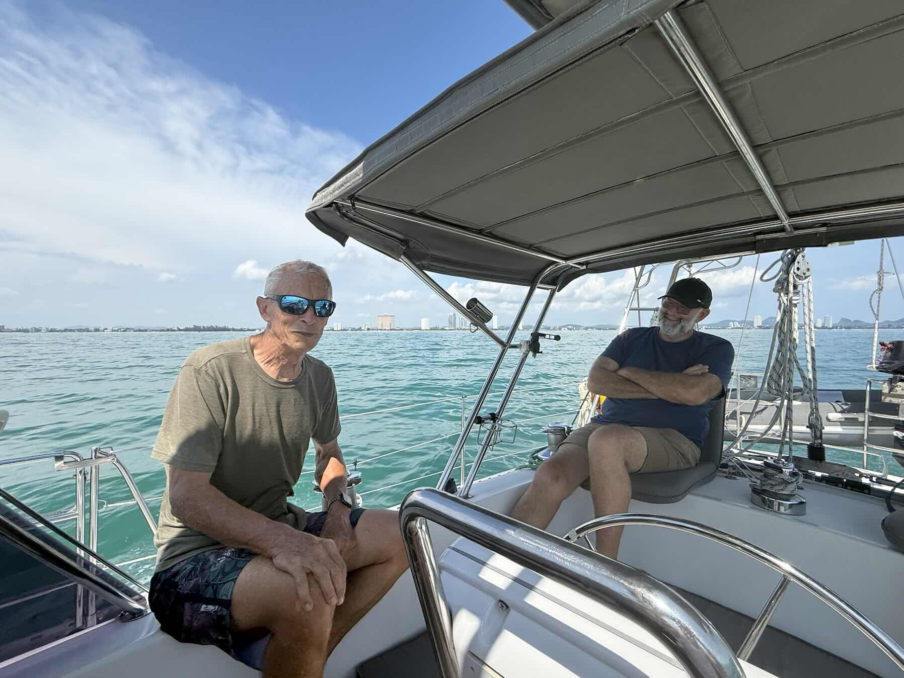Sail with friends_BD7F62A5-E69D-4122-B48B-8F8E98A292F3
