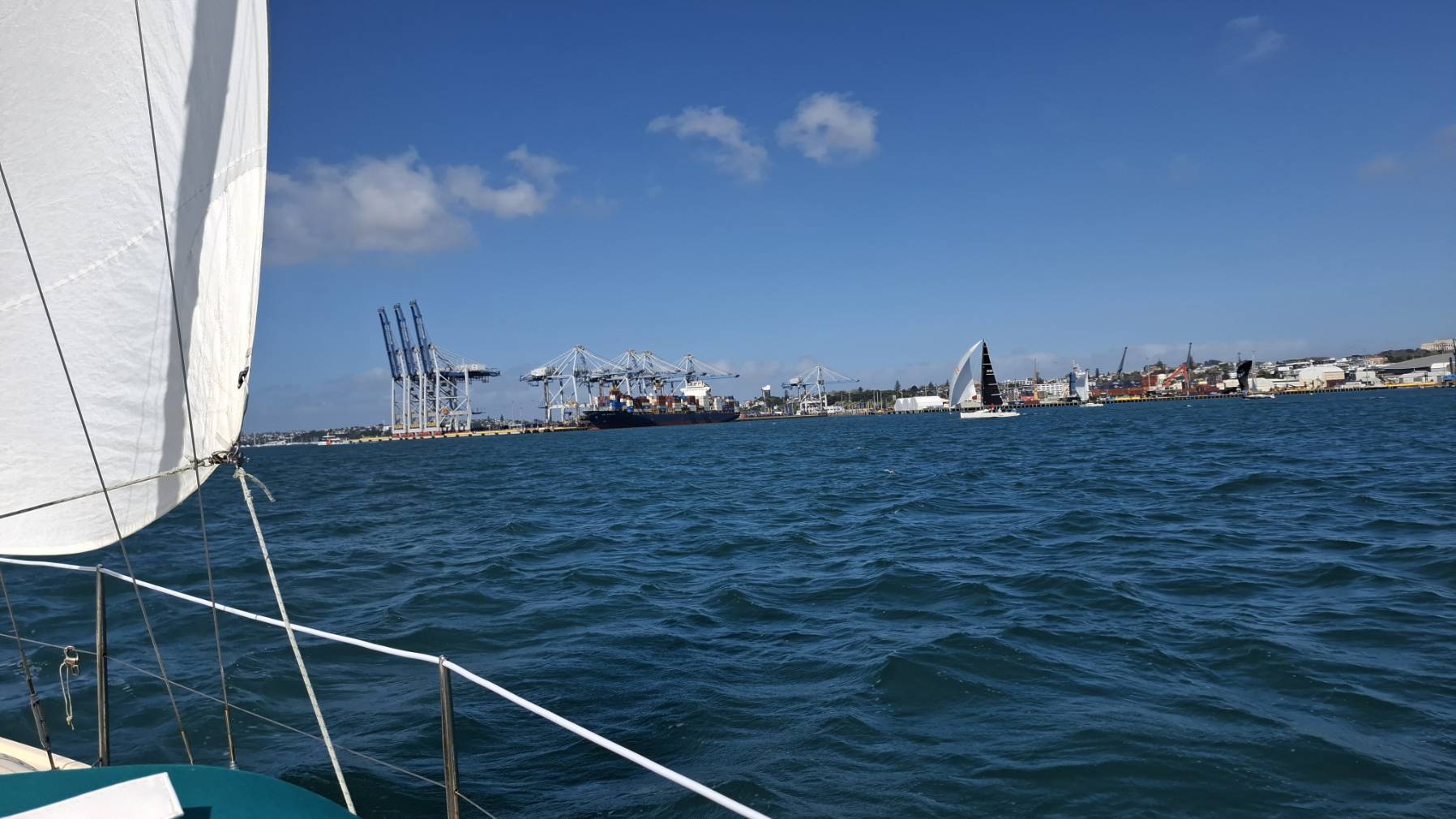 Auckland Harbour_A9835F0C-740C-4812-AAA2-FA4DA010A928