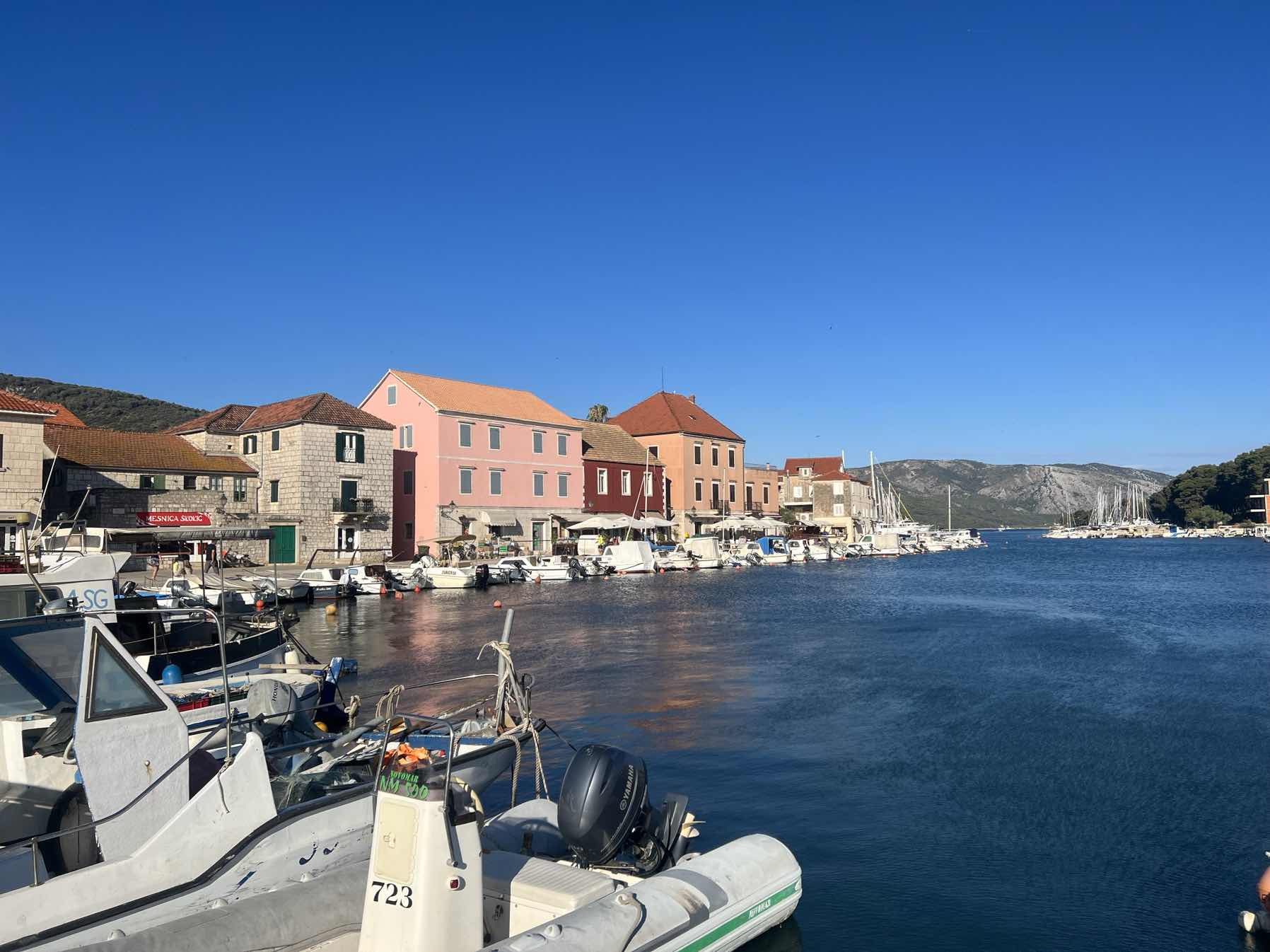 Surf to Stari Grad 🏄🏻‍♀️ _41A985E6-3AA0-4FAF-8D13-068F30AAA8F3