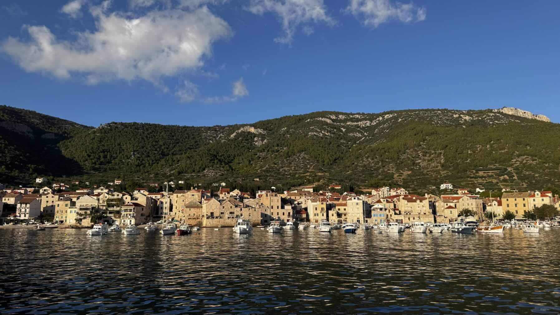 Komiža-Split-Kaštela_836997DA-E73F-4190-9C9E-9763B9D1940B