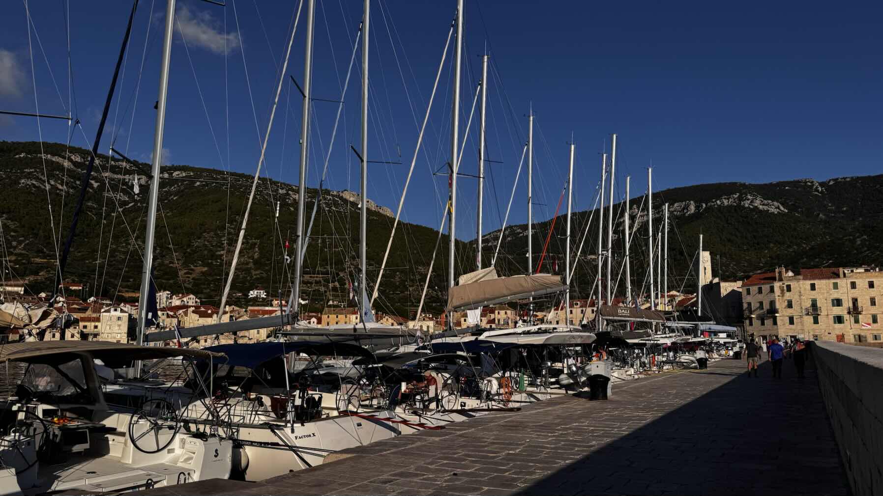 Komiža-Split-Kaštela_DAEAD239-DD62-47A2-BE8C-52CBAE519959