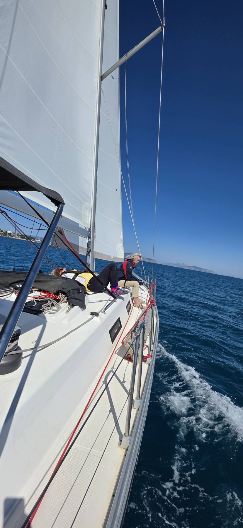DAY SKIPPER + 
HELENA
BAVARIA 45 CRUISER_4EF0E652-0EB9-4545-BAF8-F80108A4F6E7