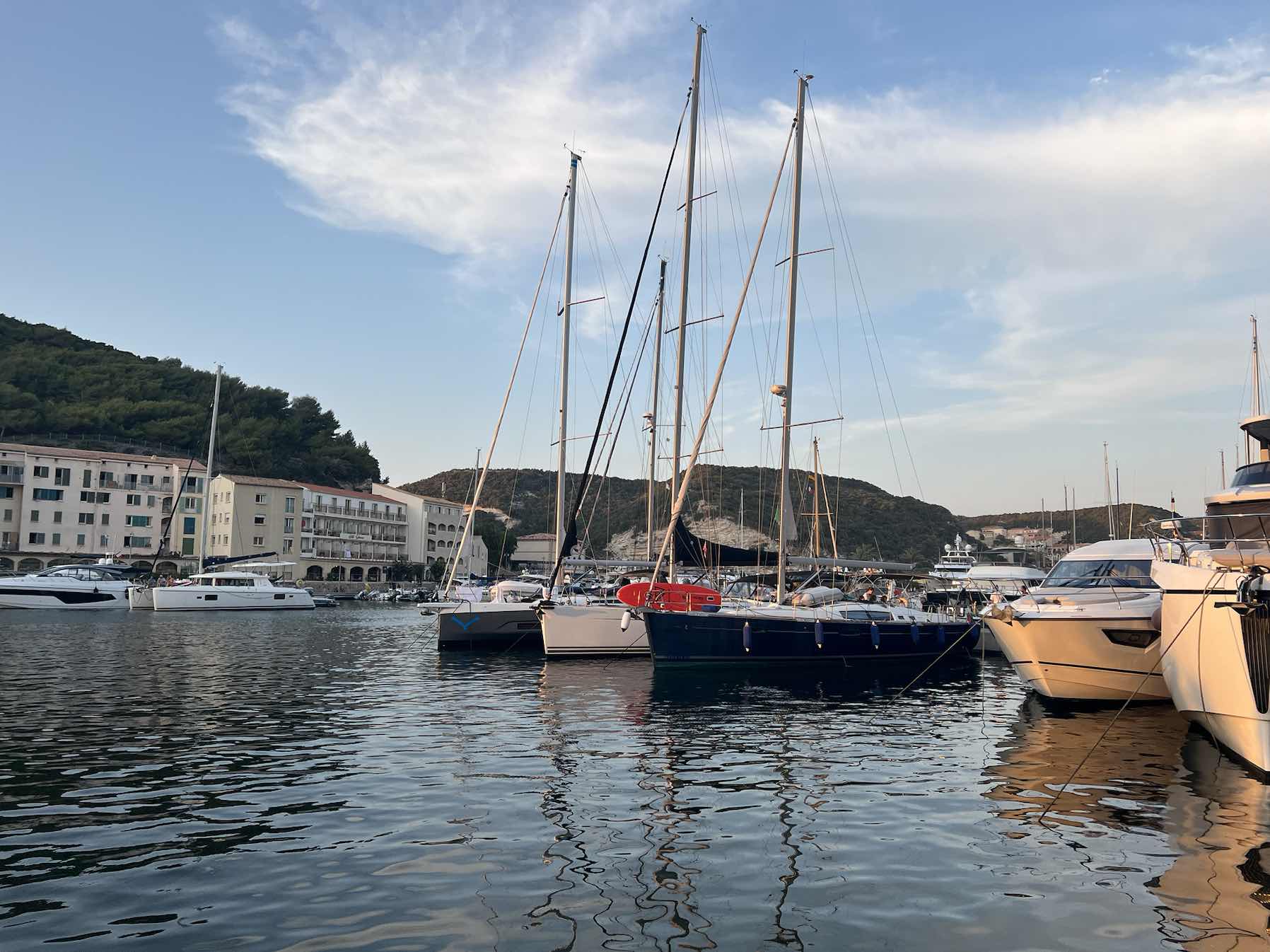 Tourist sail around bonifacio_B57E2D10-6E91-4D00-9478-29A6D925EA63